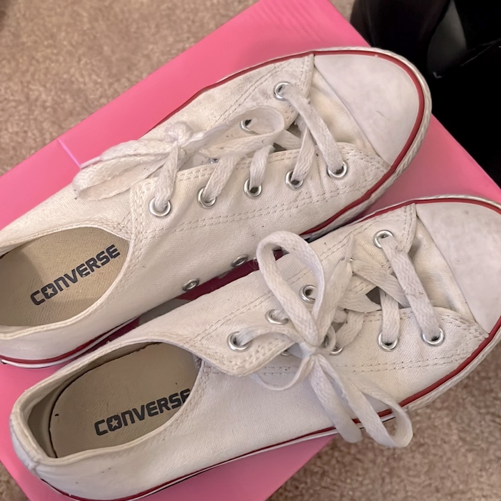 White converse - Picture 2 of 2